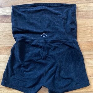 Beyond Yoga Beyond the Bump Maternity Run Shorts Small Black